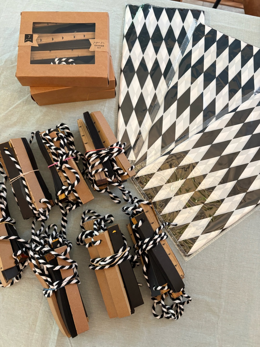 Black & White Banners & Tablecloths Party Decorations